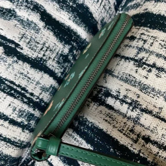 Coach Mystical Floral Corner Zip Wristlet Green Multi - Picture 7 of 13
